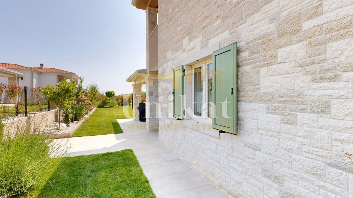 Casa vicino a Vižinada - giardino, piscina, 4 camere da letto